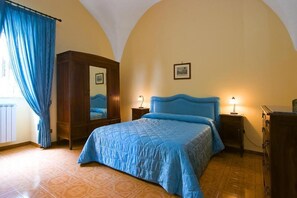 2 Schlafzimmer, Bügeleisen/Bügelbrett, Bettwäsche