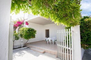 Outdoor dining - Central house 200 mt from the beach (TL57) (Torre Lapillo)