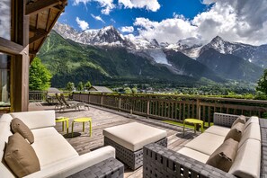 Property grounds - Luxurious Chalet with Panoramic Views & Hot Tub (Chamonix-Mont-Blanc)