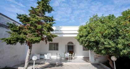 Villa près des plages équipées de Torre Lapillo, jardin, 2 chambres