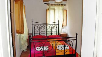 3 chambres, fer et planche Ă repasser, draps fournis