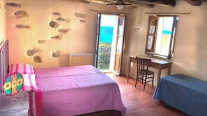 1 dormitori, planxa i posts de planxar, wifi gratuïta i roba de llit 