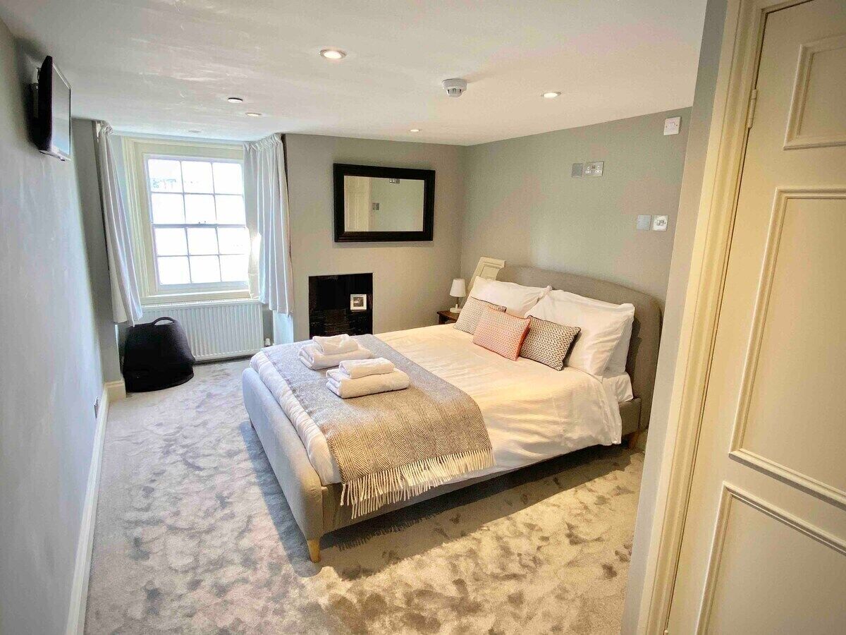 1 bedroom, iron/ironing board, travel cot, free WiFi