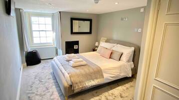 1 bedroom, iron/ironing board, travel cot, free WiFi