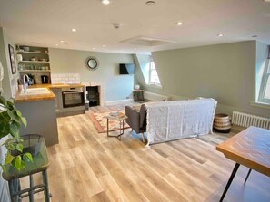 Smart-TV, Kamin, Smart Speakers