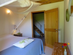 2 soverom, strykejern/-brett, internettilgang og sengetøy