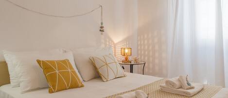 2 bedrooms, iron/ironing board, WiFi