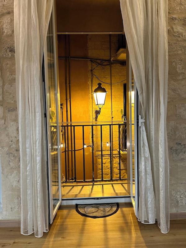 Interior - D'Epoca Apartment in the Ancient Village (Bari)