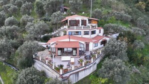 A multi-story house with a terrace, surrounded by trees. - Apartment in a studio villa called Salina 3 beds (REITANO)