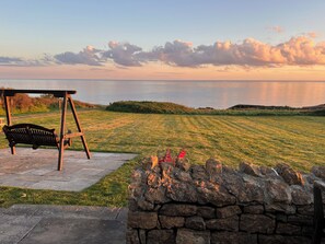 Property grounds - Private detached cottage to rent on Chesil Beach (Abbotsbury)