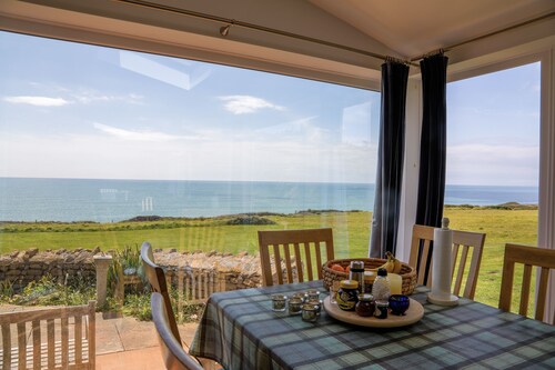 Private detached cottage to rent on Chesil Beach