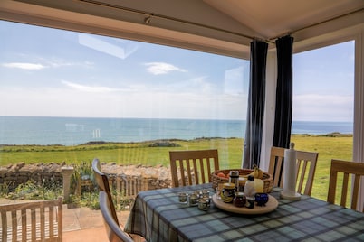 Private detached cottage to rent on Chesil Beach