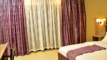 Executive Room | Desk, iron/ironing board, free WiFi, bed sheets