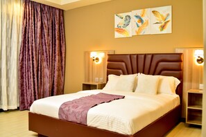 Executive Room | Desk, iron/ironing board, free WiFi, bed sheets