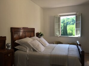 3 dormitoris, caixa forta a l'habitació i planxa i posts de planxar 