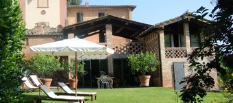 Country Farmhouse with Magnificient Gardens near Siena, Tuscany