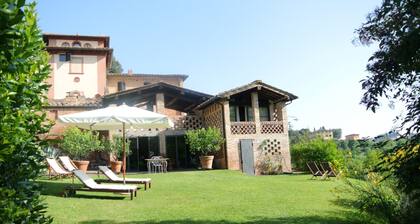 Country Farmhouse with Magnificient Gardens near Siena, Tuscany