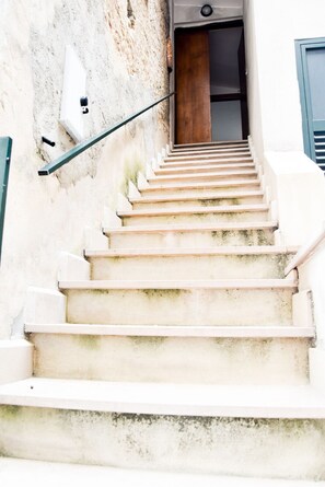 Exterior detail - La Titina: A dream view of the sea and the marina (Pisciotta)