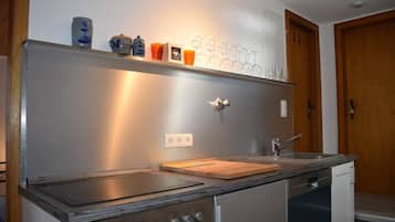 Apartament, 1 dormitori | Cuina privada | Cafetera i tetera, bullidora elèctrica, trona i batedora