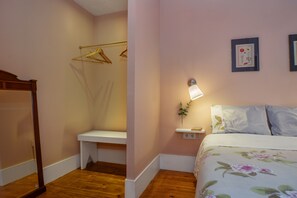 1 bedroom, travel cot, free WiFi, bed sheets