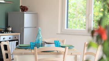 Fridge, oven, stovetop, toaster