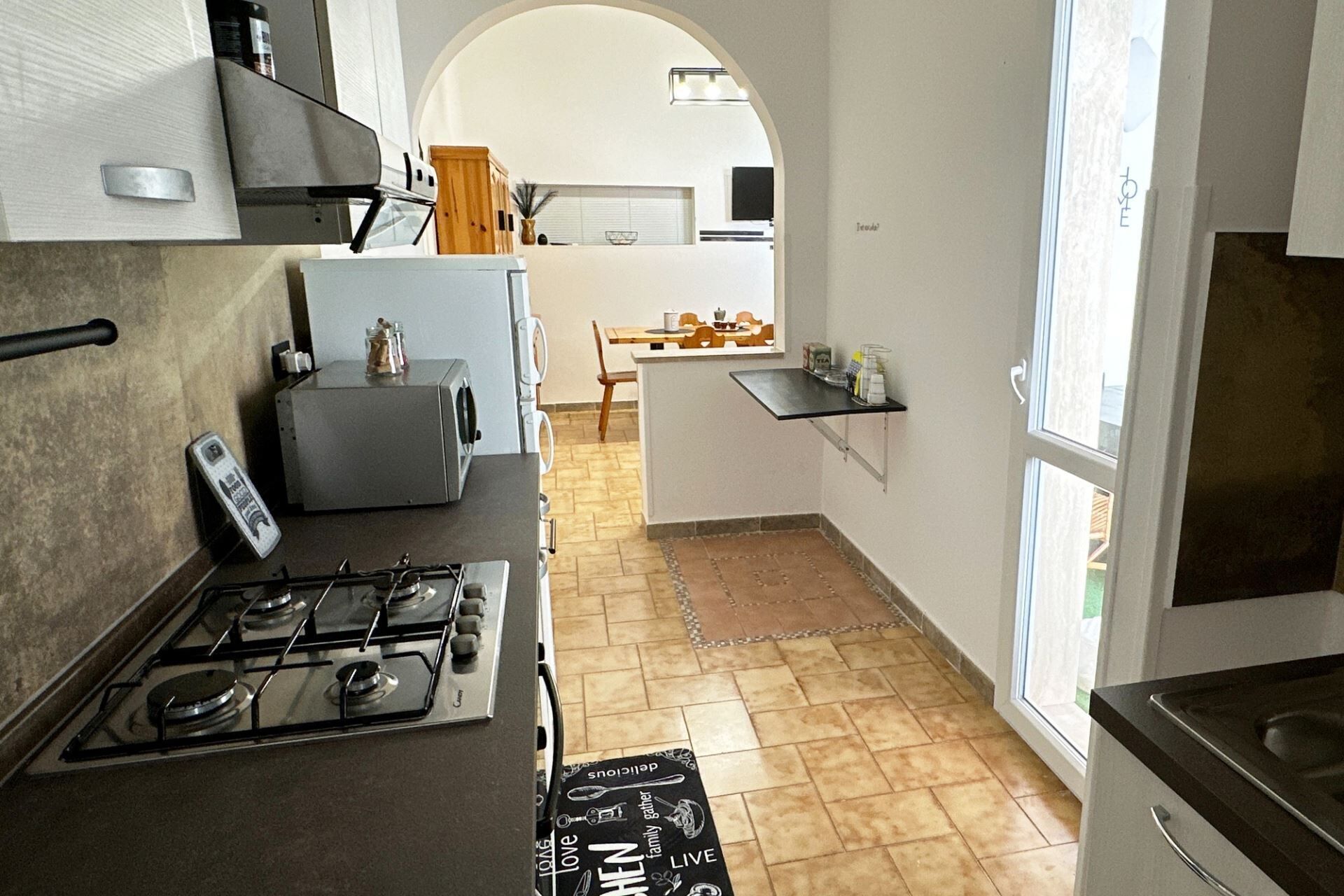 Refrigerador, horno, parrilla de estufa y cafetera y tetera 