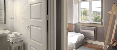 2 bedrooms, iron/ironing board, free WiFi