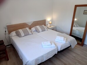 3 bedrooms, iron/ironing board, free WiFi, bed sheets