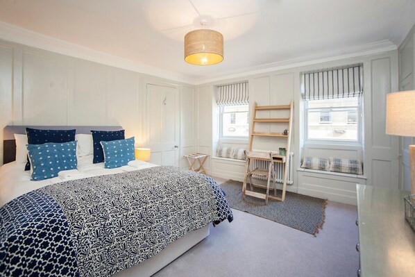 3 bedrooms, iron/ironing board, travel crib, WiFi (free)