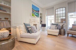 TV - Spacious, Stylish City Centre Maisonette(WSO) (Bath)