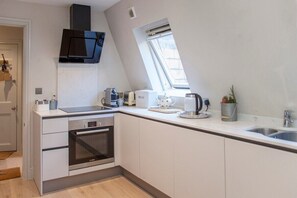 Frigorífic, microones, forn i placa de cuina 