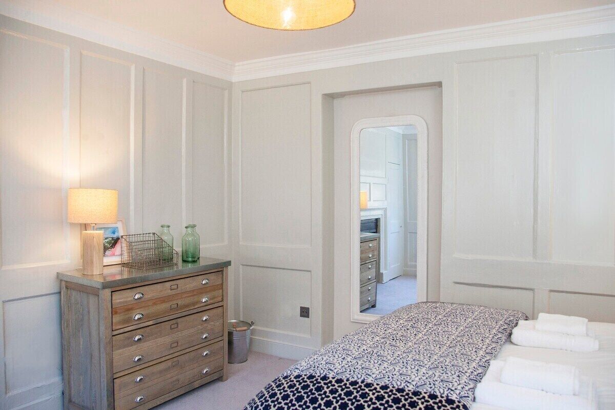 3 bedrooms, iron/ironing board, travel crib, WiFi (free)