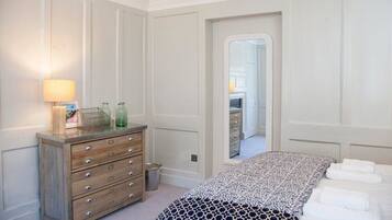3 bedrooms, iron/ironing board, travel crib, WiFi (free)