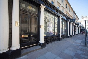 Exterior detail - Spacious, Stylish City Centre Maisonette(WSO) (Bath)