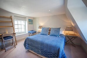 3 bedrooms, iron/ironing board, travel crib, WiFi (free) - Spacious, Stylish City Centre Maisonette(WSO) (Bath)