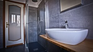 Towels - VICTORY HOUSE 4 FRONT LAKE AP4 GARDEN & SPA (Colmegna)