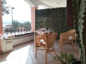 تناول الطعام بالخارج