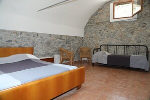 1 habitación, wifi y ropa de cama