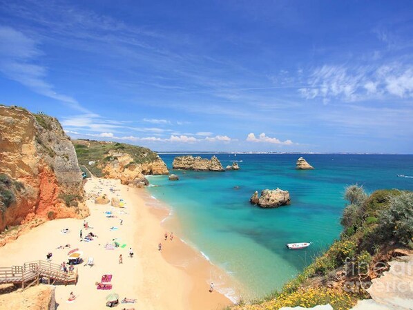 Plage à proximité, chaises longues