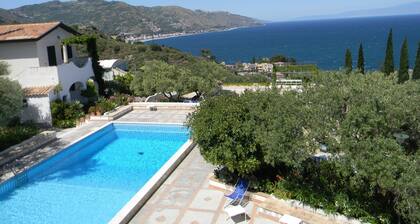 Spacious house in Resort.