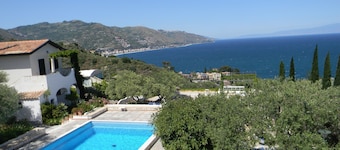 Spacious house in Resort.