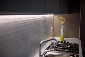 Geschirrspüler, Wasserkocher mit Kaffee-/Teezubehör