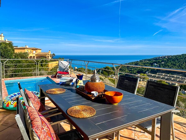 Outdoor dining - Villa with stunning sea views and pool in terrace. (Sa Riera)