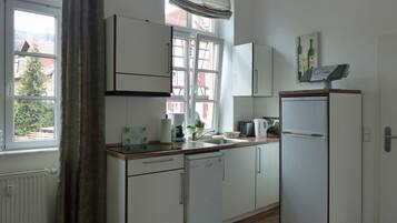 KylskÄp, mikrovÄgsugn, spishÀll och diskmaskin