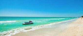 Anna Maria Beach Condo 1/1