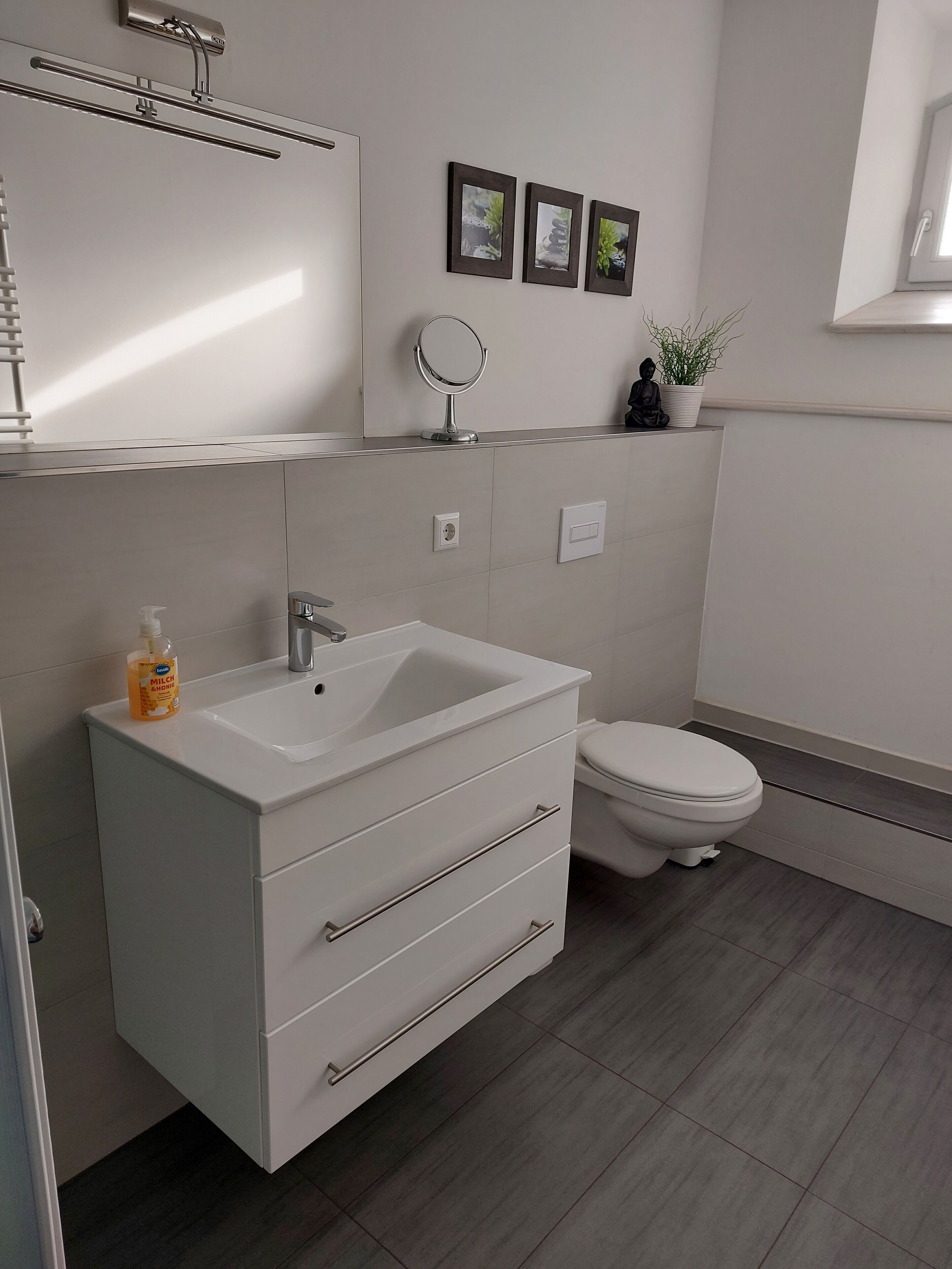 Dusche, Haartrockner, Handtücher