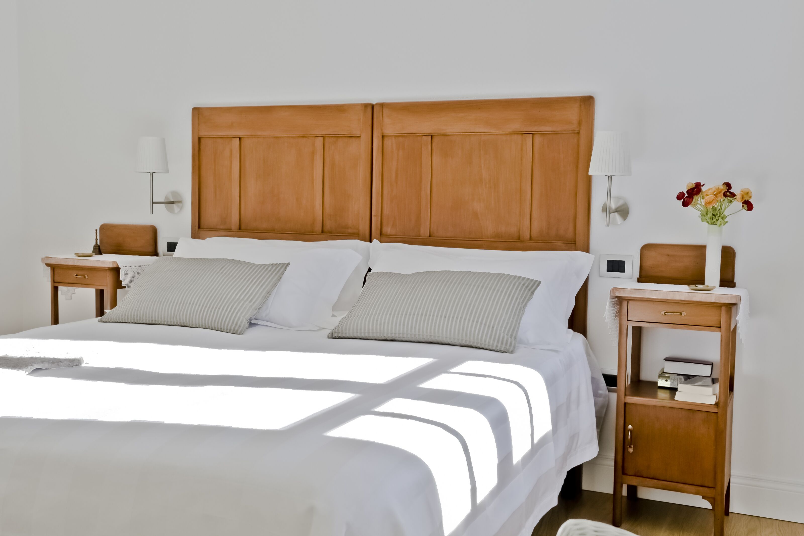 2 habitaciones, tabla de planchar con plancha y cuna de viaje 