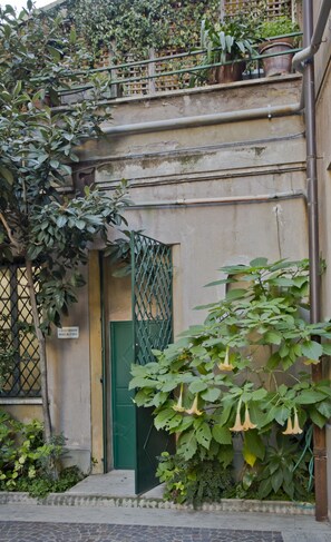 Exterior detail - House of Bine - Perfect for families near the Colosseum (Rome)