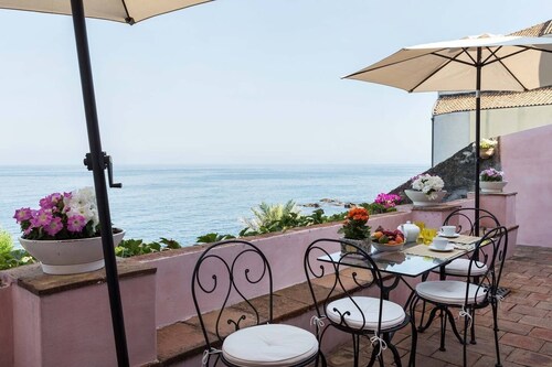 BLUE SANTA TECLA Ancient residence overlooking the Ionian sea