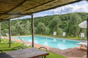 حمّام سباحة خارجي